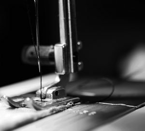 how to change sewing machine needle featured image