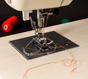 how to thread a brother sewing machine featured image