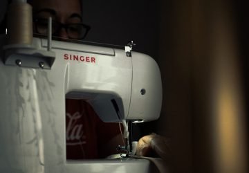 how to thread a singer sewing machine featured image